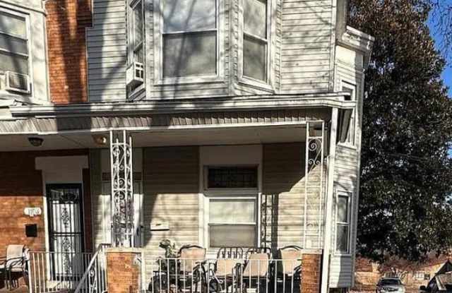 Comfortable 3BR Home Near Transportation – Available Now photos photos