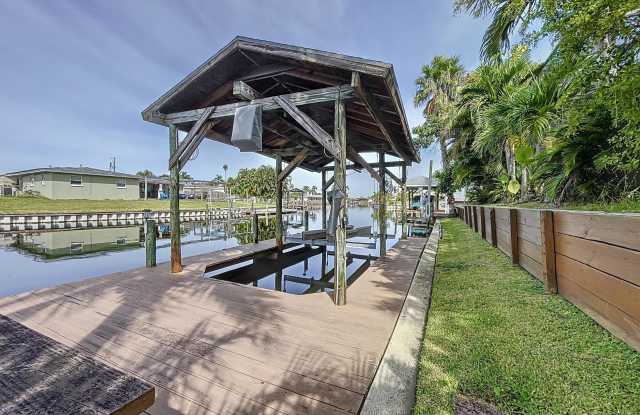 1575 Sykes Creek Drive Gallery 4