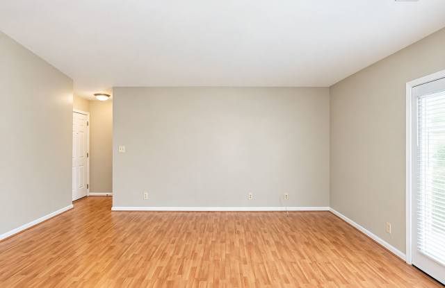 Dog-Friendly Villas at Southern Ridge Apartment Gallery 3
