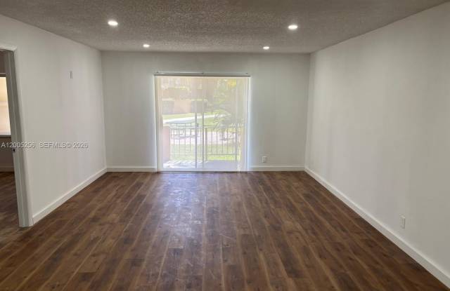 17901 NW 68th Ave photos photos