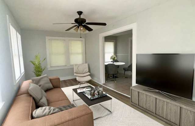 1501 W Myrtle photos photos