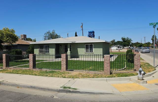 Available Now | 3 Bd 1 Ba Home in East Bakersfield - 348 Clyde Street, Bakersfield, CA 93307