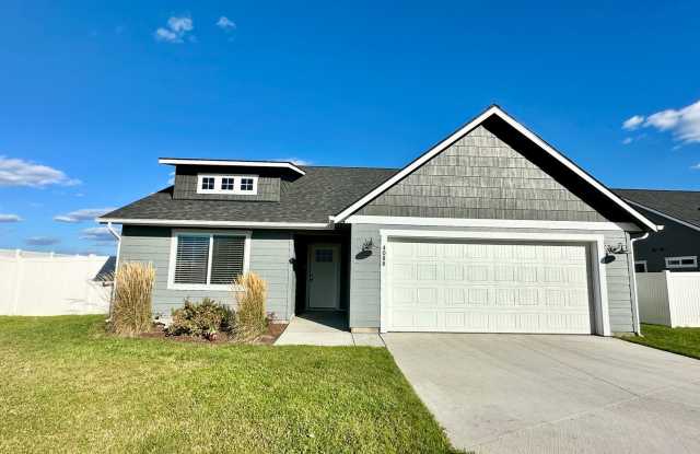 Modern 4 bedroom 2 bathroom home for rent in Post Falls! photos photos