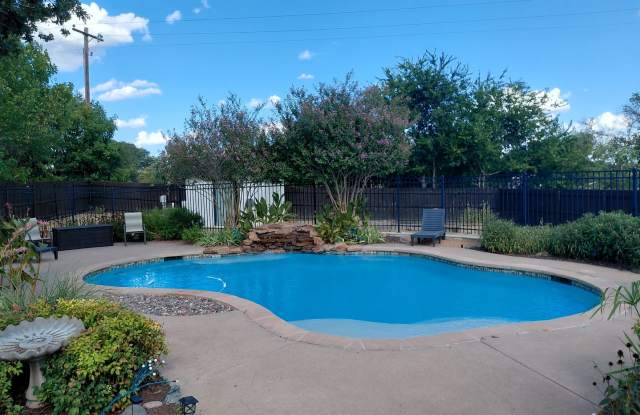 Beautiful 3/2/2 home with GORGEOUS pool that includes pool service photos photos