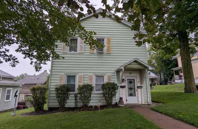 Spacious 2-Bedroom Apartment near downtown Massillon Gallery 1