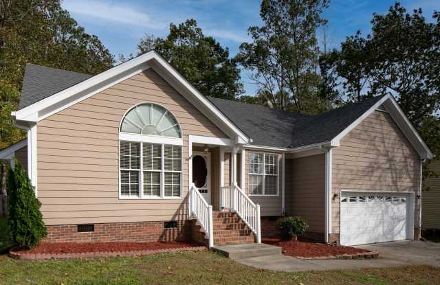 Wonderful 3 Bedroom, 2 Bath home, with 2 Car Garage, Huge Fenced-in yard, and Pet Friendly! photos photos Wonderful 3 Bedroom, 2 Bath home, with 2 Car Garage, Huge Fenced-in yard, and Pet Friendly! photos photos
