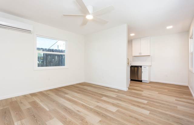 ~PRICE DROPPED!!~ Spacious 1-BR Unit in La Mesa with W/D in unit! Gallery 2