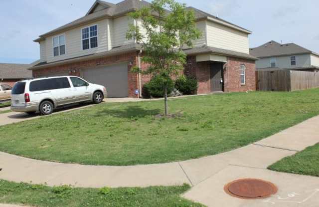 1015 Oakwood Lane photos photos