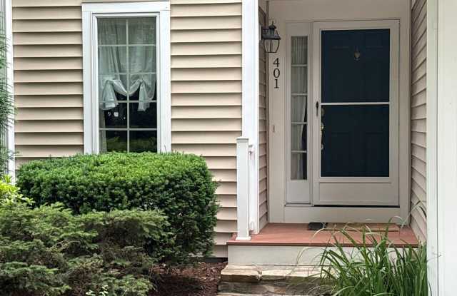 Beautiful Spacious High End 3-bedroom Condo Gallery 3