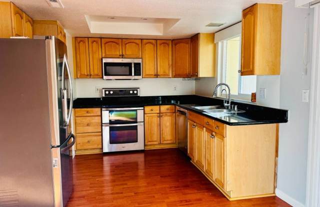 Charming 3BR/1.5BA Townhouse in Pleasanton - Perfect for families, convenient location! photos photos