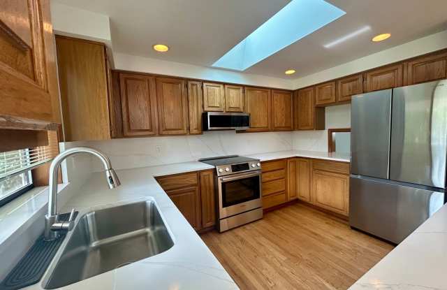 12371 Rainer Dr Burlington WA - Located On a Golf Course! Gallery 3