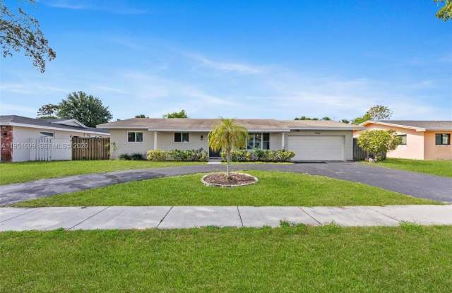 7400 NW 15th St photos photos