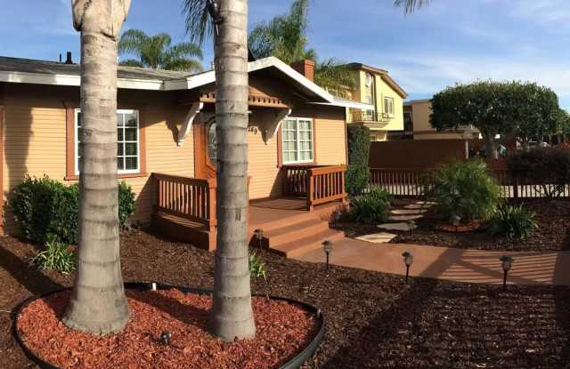 2 Bedroom House in Prime North Park! 2+ Car Driveway! In Unit Washer  Dryer! Fenced Front  Backyard! photos photos