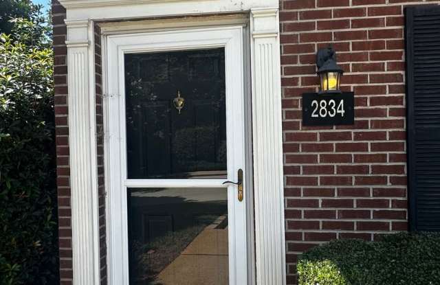 2 bedroom townhome end-unit - great condition! Gallery 3