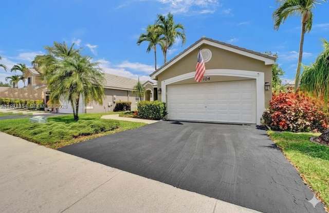 2704 Pinewood Ct photos photos