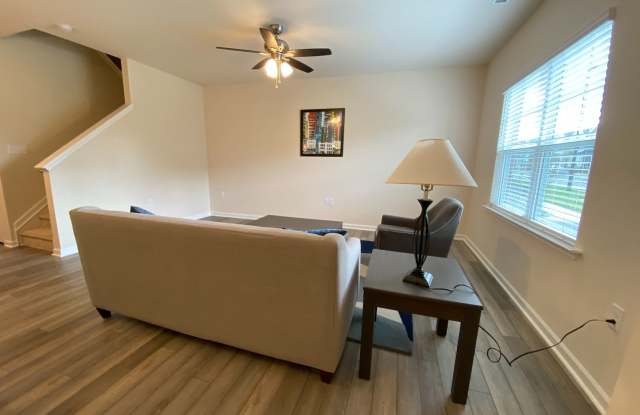 Room in 3 Bedroom Townhome at Talley St Gallery 4