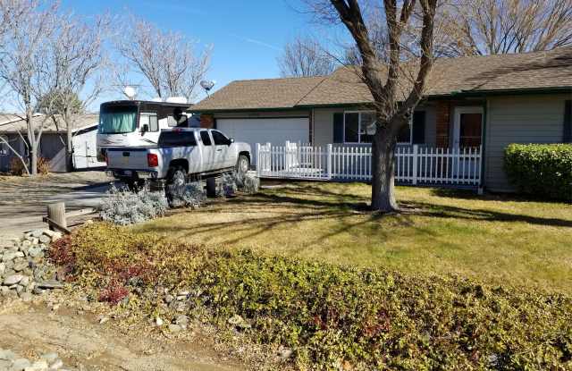5725 North Pawnee Drive Gallery 2
