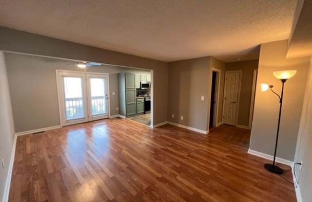 301 Cambridgeshire Ct -3/2 TH w/garage $1800 - 301 Cambridgeshire Court, Johnson City, TN 37615