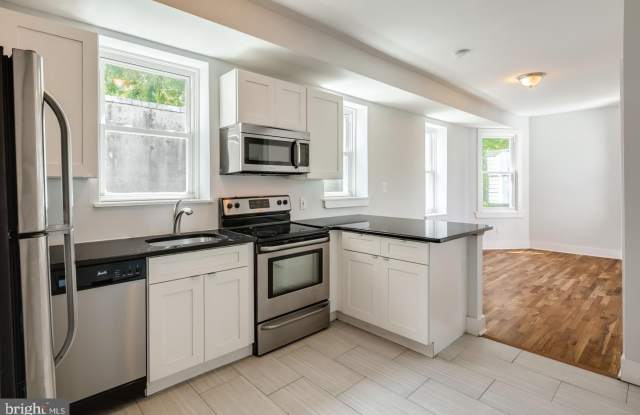 1720 N MARSHALL Street unit: 2 photos photos