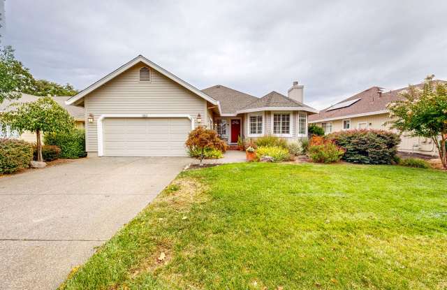 Lovely Three Bedroom Two Bathroom Single Level Home in Oakmont photos photos Lovely Three Bedroom Two Bathroom Single Level Home in Oakmont photos photos