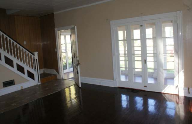 Price Reduction 3 bedroom  2 bath Historic Home in Jennings Gallery 3