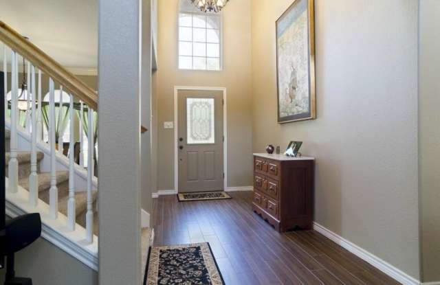 213 Longview Court Gallery 2