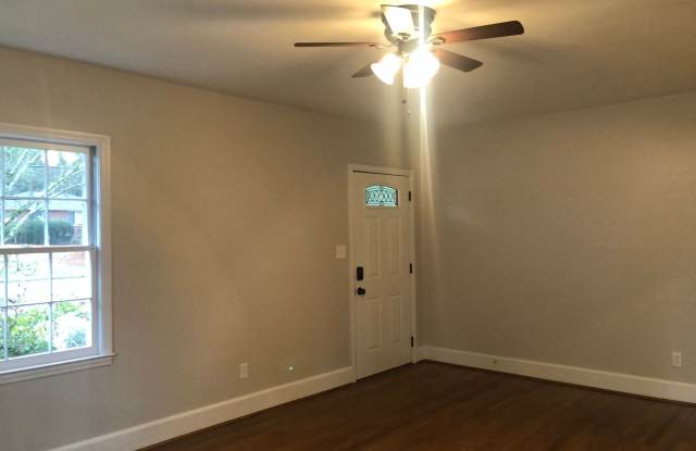 Updated Bungalow with Easy Access to Emory  CDC Gallery 3