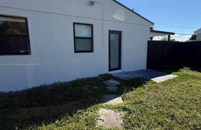 7330 SW 11th St photos photos