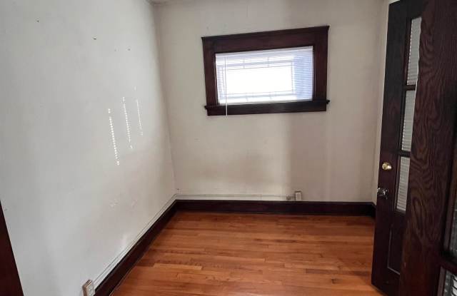 111 E Gorham - Unit 3 Gallery 4
