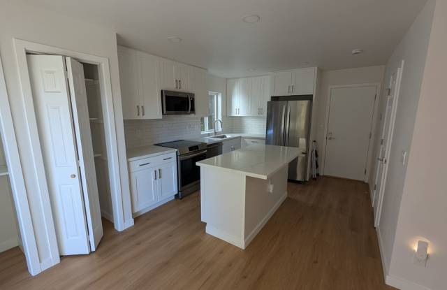 Spacious 4BR House in West Seattle Gallery 1