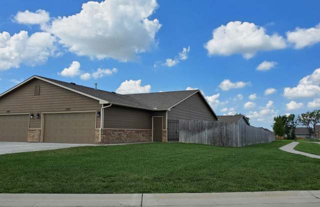 5327 N Cypress St - 5327 North Cypress Street, Bel Aire, KS 67226