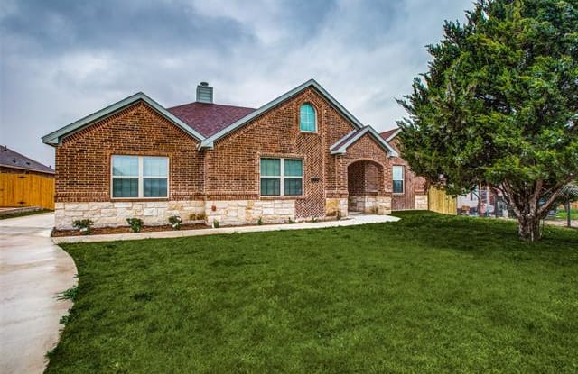618 Green Mound Drive - 618 Green Mound Drive, Glenn Heights, TX 75154