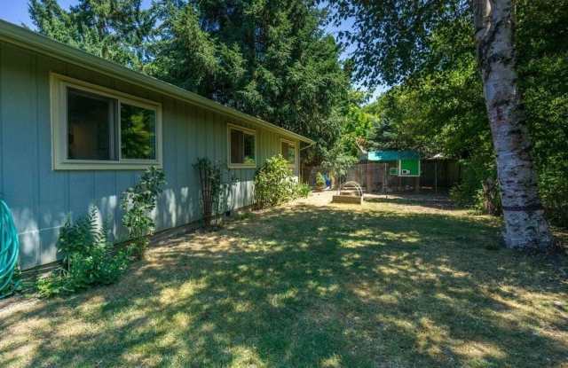 Available Now~ 4 Bedroom 2 Bath House near OSU Gallery 4