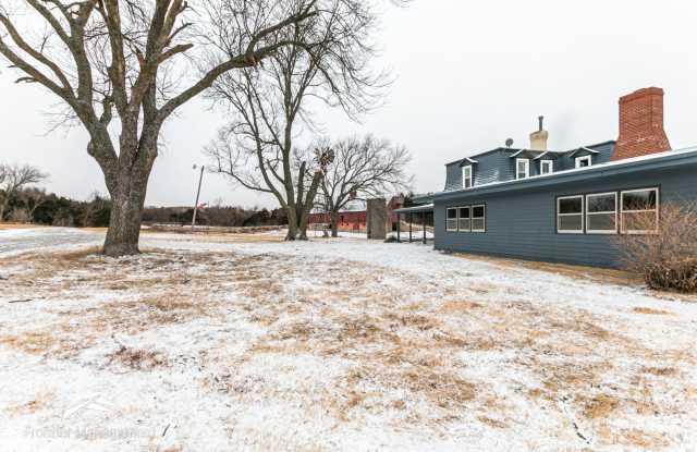 Charming 4 bedroom home located outside of Alma, KS Gallery 3