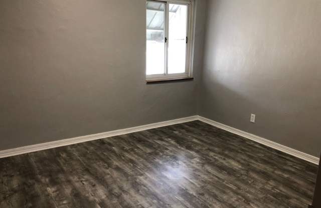 Greenfield - 3 Bedroom Single Family House, Garage, Central AC, Yard! Gallery 4