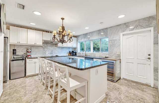 1027 NE 13th photos photos
