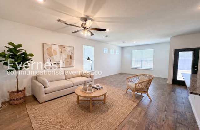2207 Hornbeam Street Gallery 3