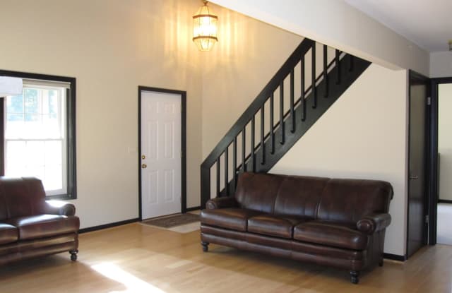 4975 Westwind Drive Gallery 4