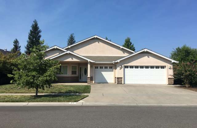 3 Bedroom Chico Home with 3 Car Garage! photos photos