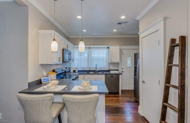 1033 E MORELAND Street Gallery 4