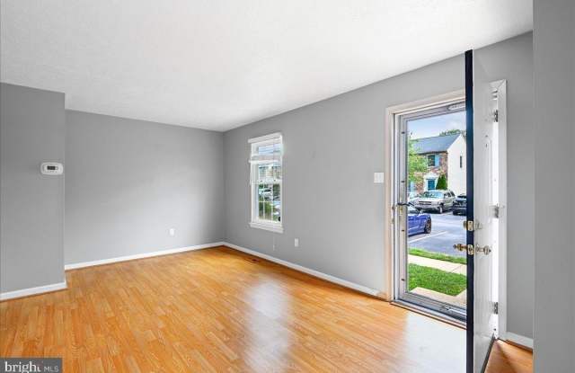 631 REALM Court W Gallery 3