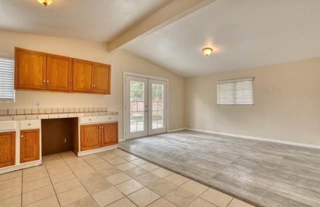 2047 W Lingard Street photos photos