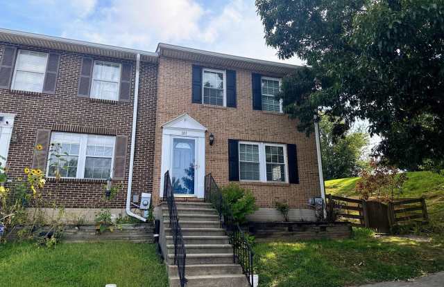 101 S OAK CLIFF Court - 101 South Oak Cliff Court, Mount Airy, MD 21771