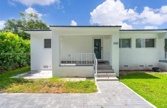 2810 SW 26th St photos photos