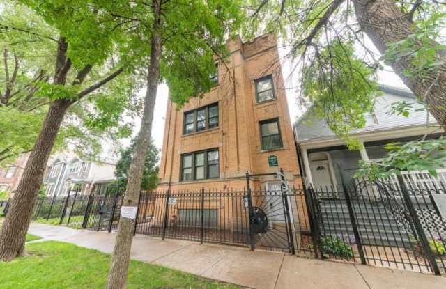 3558 W Cortland photos photos