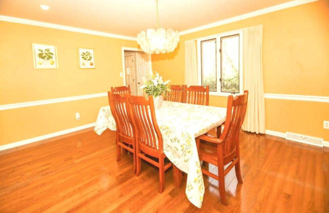 1120 CYMRY Drive Gallery 4