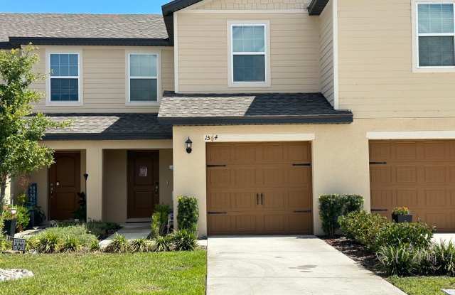 3 Bedroom 2 Bath Townhome in Tavares Florida - 1584 Wynford Circle, Tavares, FL 32778
