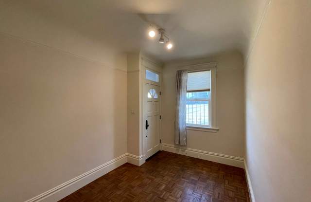 Charming 2-Bedroom Ground-Floor Duplex with Private Garage & Backyard – San Francisco Gallery 4