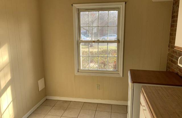 8218 CARRLEIGH PARKWAY Gallery 4