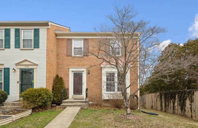 Charming & Updated Townhome in Prime Fairfax Location! photos photos